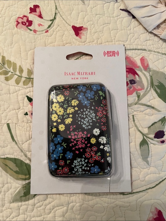 Isaac Mizrahi Accessories - Isaac Mizrahi Black/Floral RFID Card Case